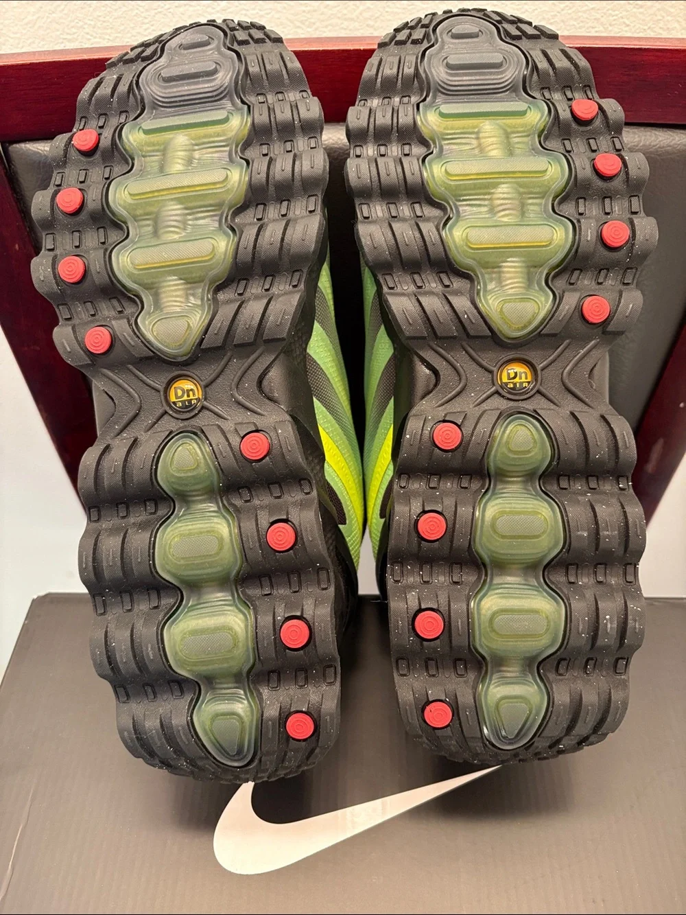 New Nike Airmax Air Max DN8 AMD Kids Neon Green and Black Sneakers Size 6Y